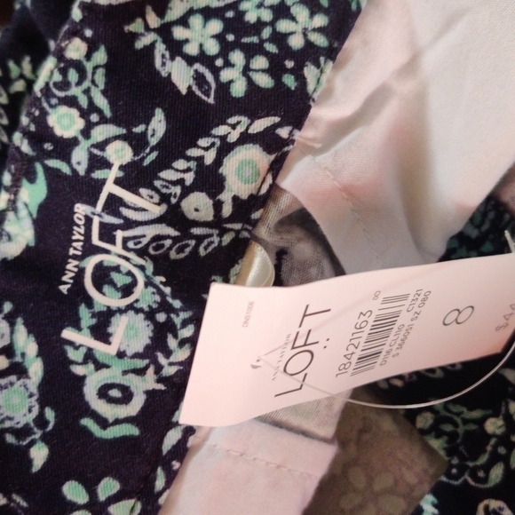 Ann Taylor Loft Size 8 Original Floral Navy And Seafoam Shorts cool material - Picture 5 of 5